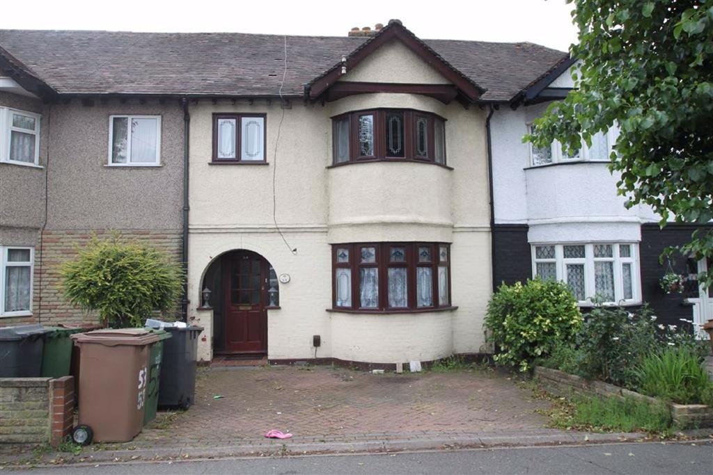 New Road, Chingford 3 bed semidetached house £525,000