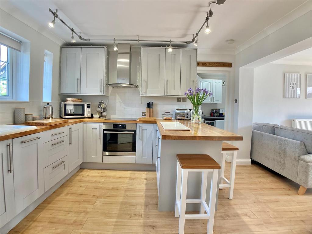 Tuffley Lane, Tuffley, Gloucester 2 bed semidetached house £250,000