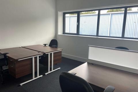 Office to rent - Oakwood Hill Industrial Estate, Loughton