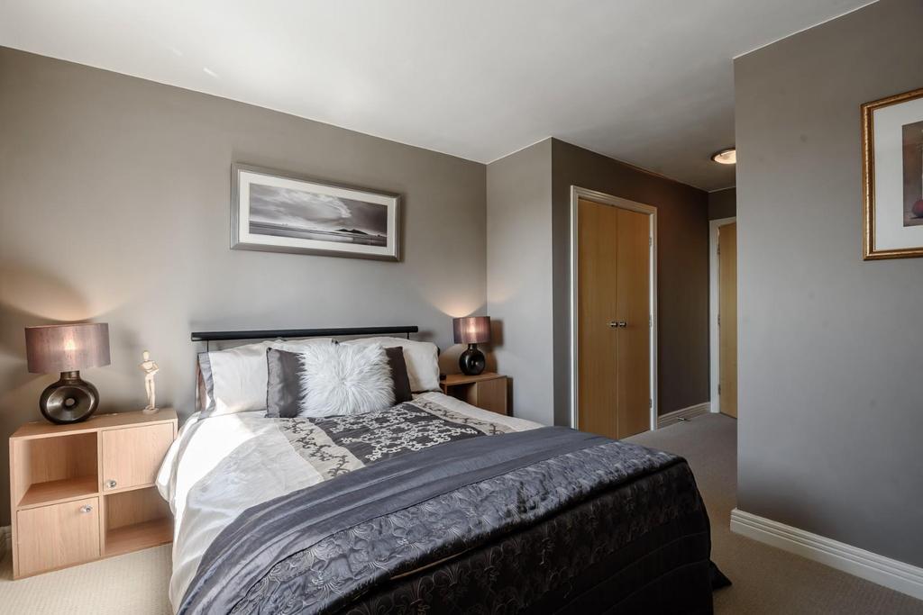 8470331-interior21.jpg