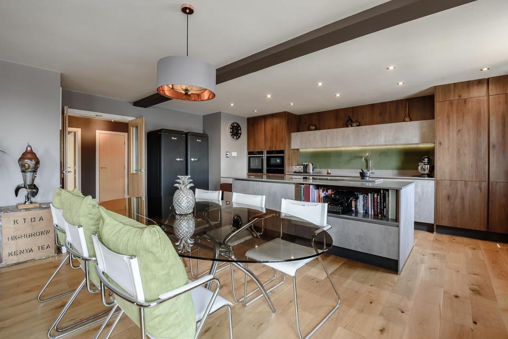 8470331-interior02.jpg