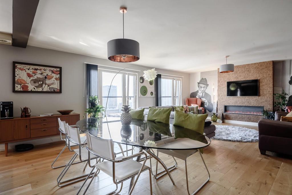 8470331-interior09.jpg