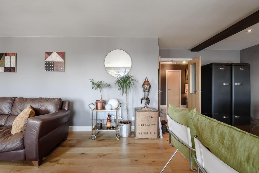 8470331-interior03.jpg