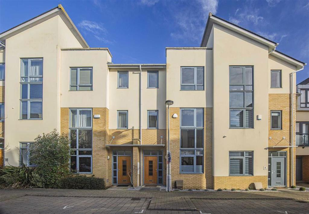 Felstar Walk, Ashland, Milton Keynes, Bucks 3 bed townhouse £1,295