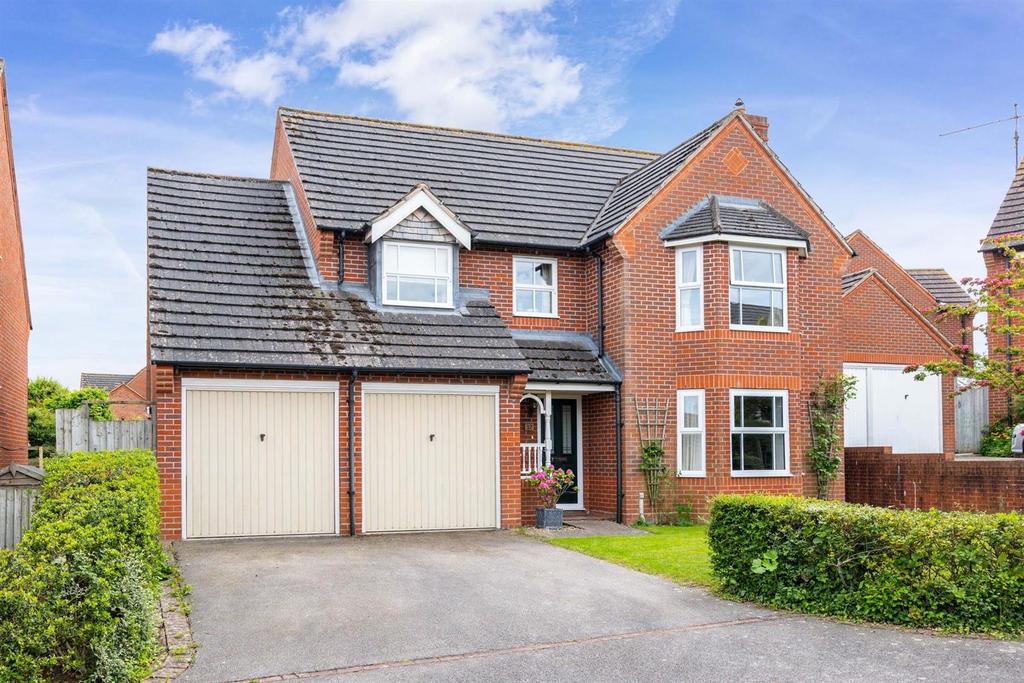 Hawthorn Way, ShipstonOnStour, Warwickshire 4 bed detached house £