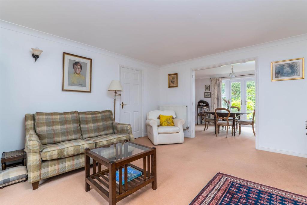 Hawthorn Way, ShipstonOnStour, Warwickshire 4 bed detached house £