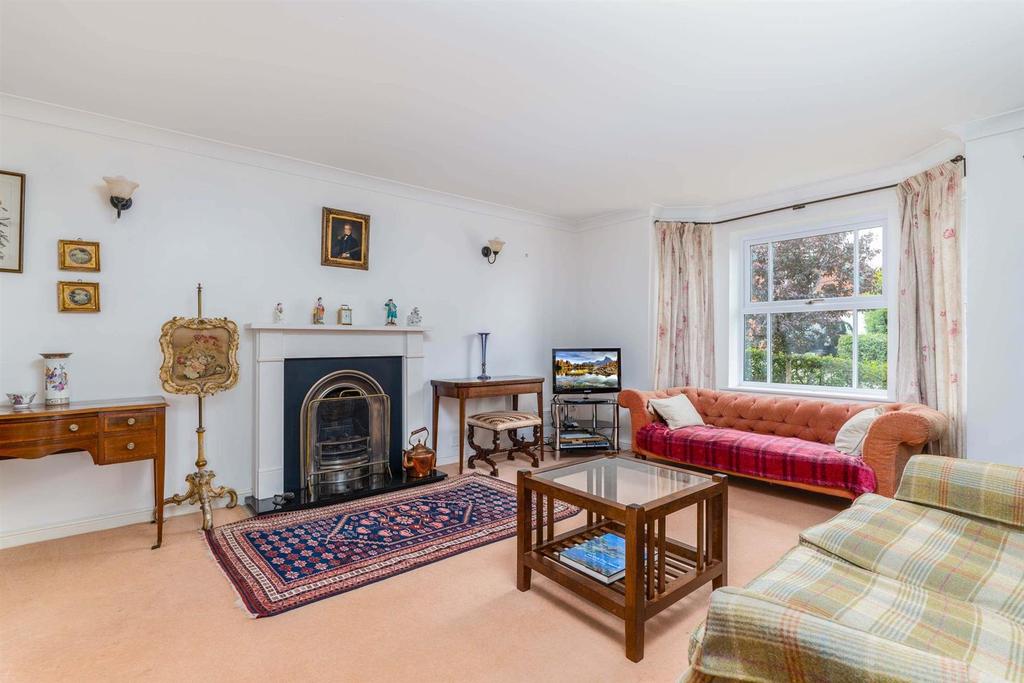 Hawthorn Way, ShipstonOnStour, Warwickshire 4 bed detached house £