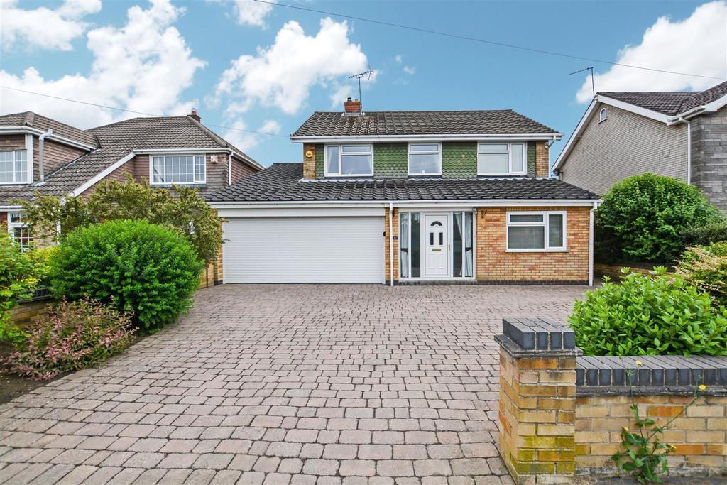 West Common Gardens, Scunthorpe 4 bed detached house £315,000