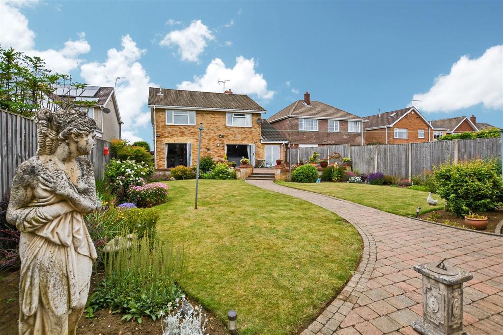 West Common Gardens, Scunthorpe 4 bed detached house £315,000