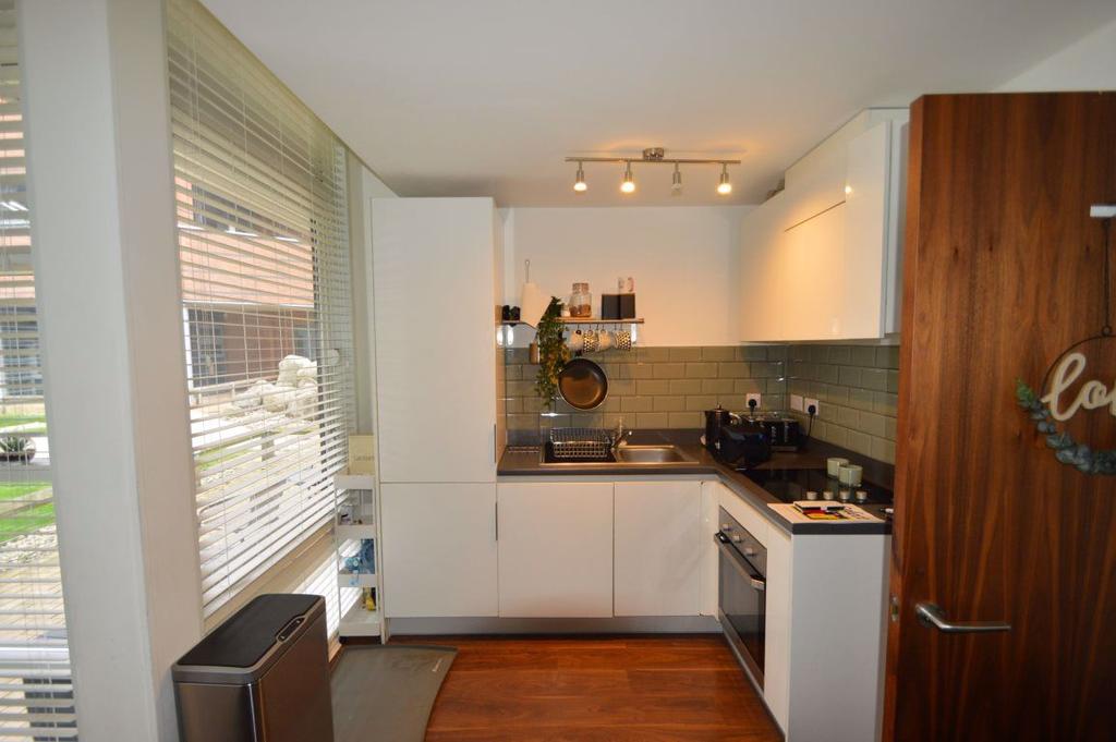 The Landmark, Waterfront, Brierley Hill 1 bed flat £495 pcm (£114 pw)