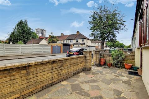 33 Overton Road, London, E10 7PR