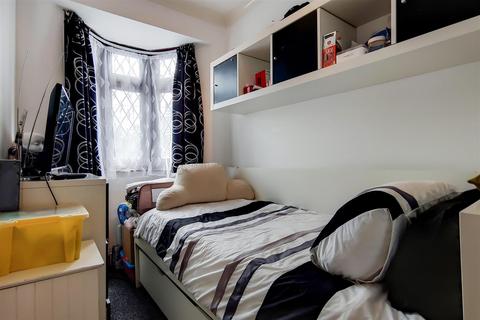 33 Overton Road, London, E10 7PR