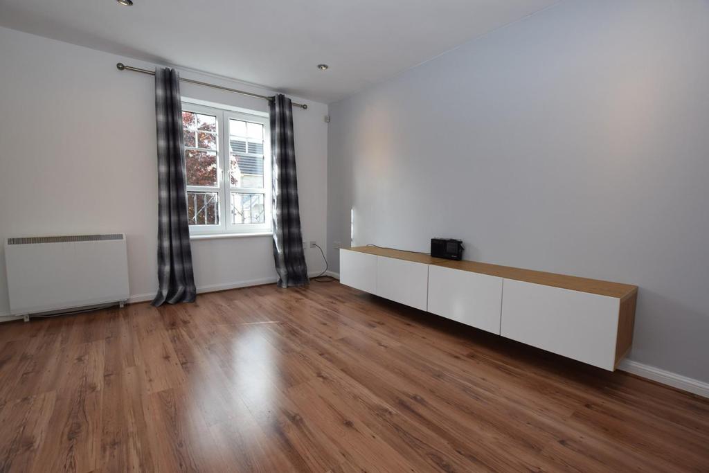 Lisbon Drive, Burnley 2 bed apartment £595 pcm (£137 pw)