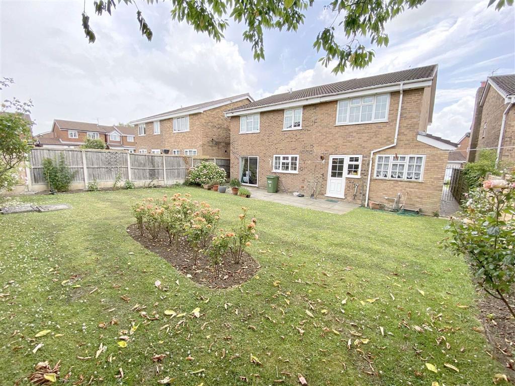 Turnberry Drive, Wilmslow 6 bed detached house £645,000