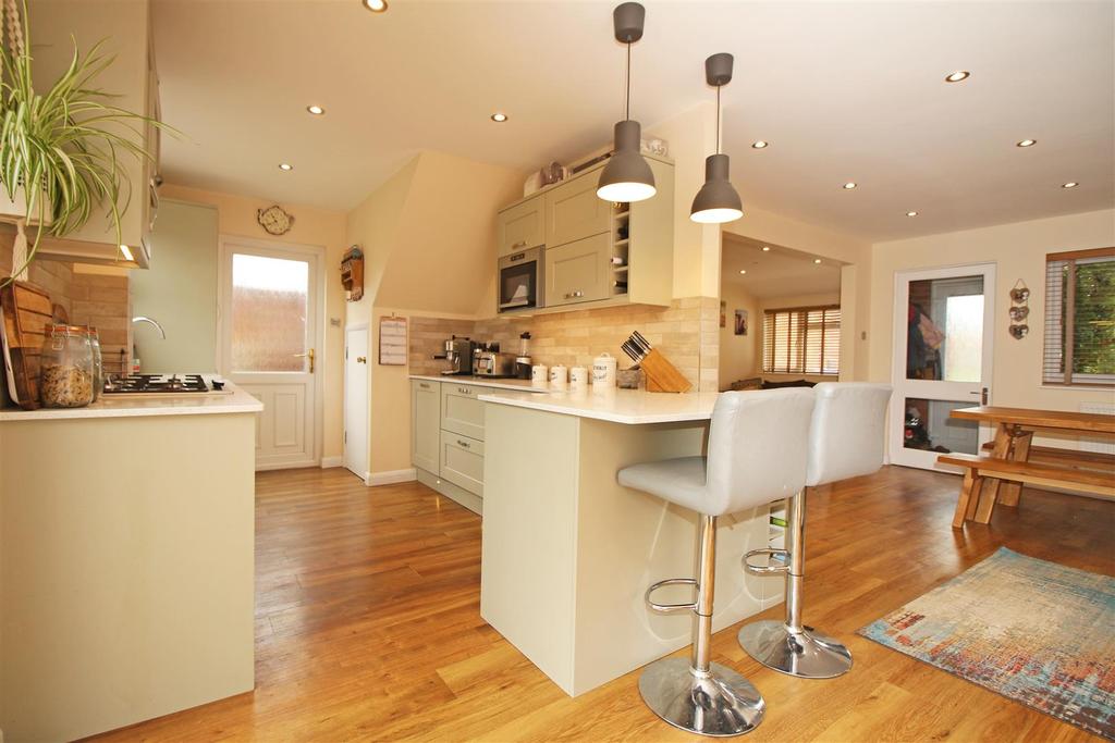 Charrington Way, Broadbridge Heath 3 bed detached house £450,000
