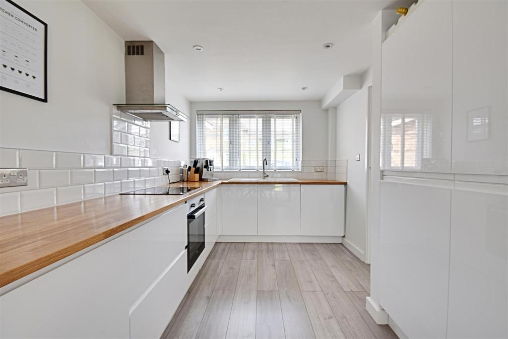 Quebec Close, BexhillOnSea 3 bed semidetached house £340,000