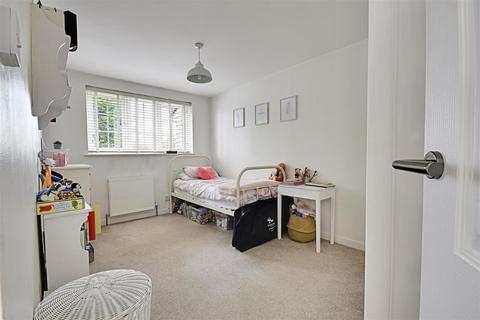 5 Quebec Close, Bexhill-on-sea, TN39 4HX