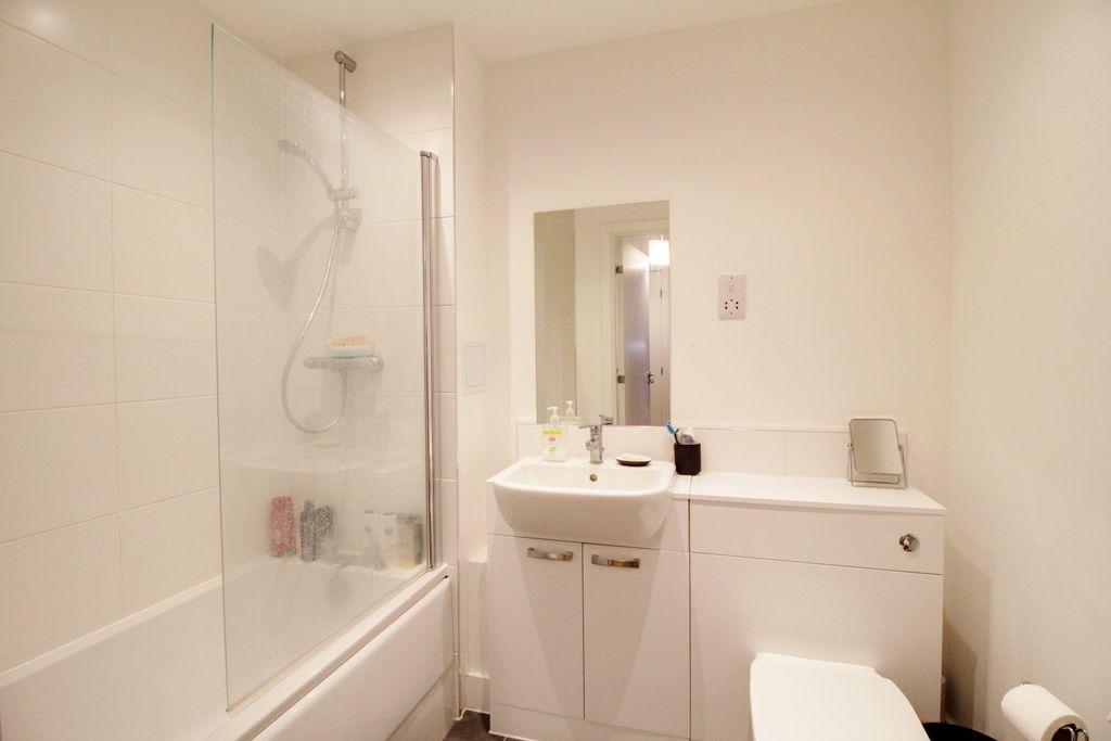 Bathroom (Bathroom)