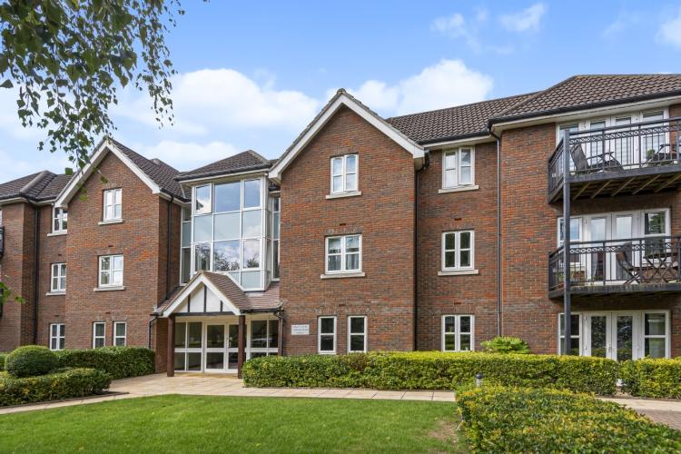 Beckenham Grove Beckenham BR2 2 bed flat - £1,650 pcm (£381 pw)