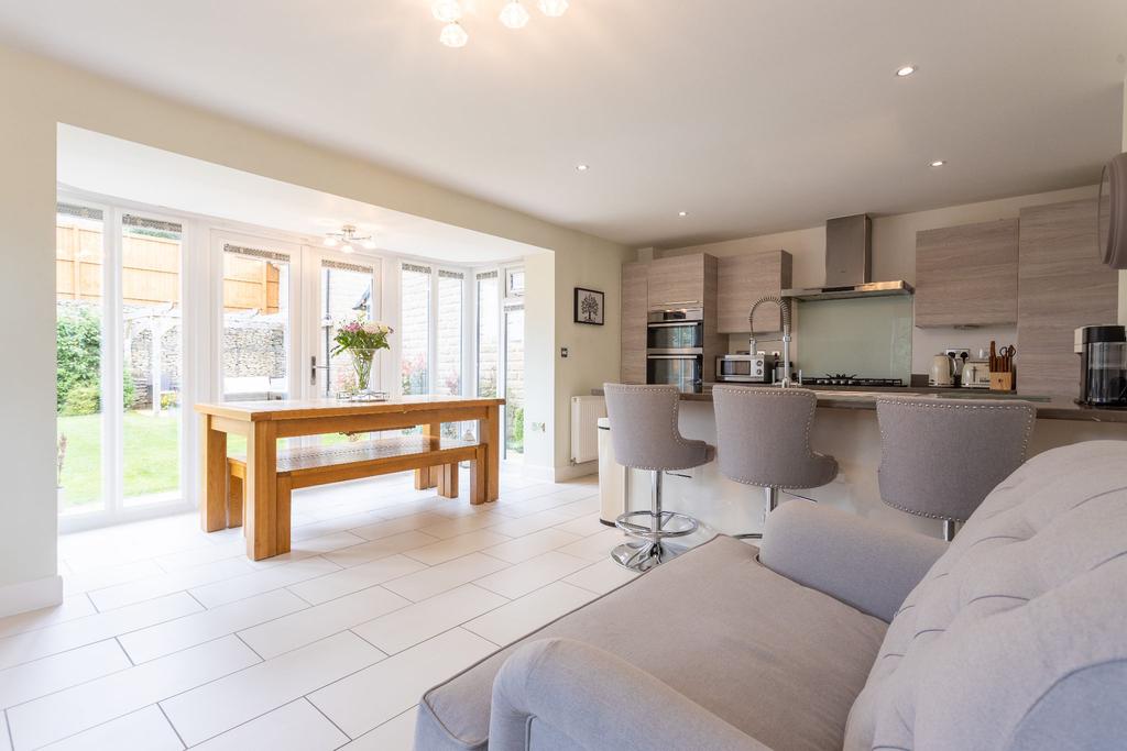 Bluebell Drive, Wyke, BD12 8AG 5 bed detached house £435,000
