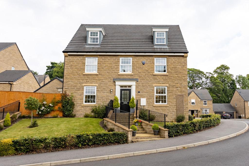Bluebell Drive, Wyke, BD12 8AG 5 bed detached house £435,000