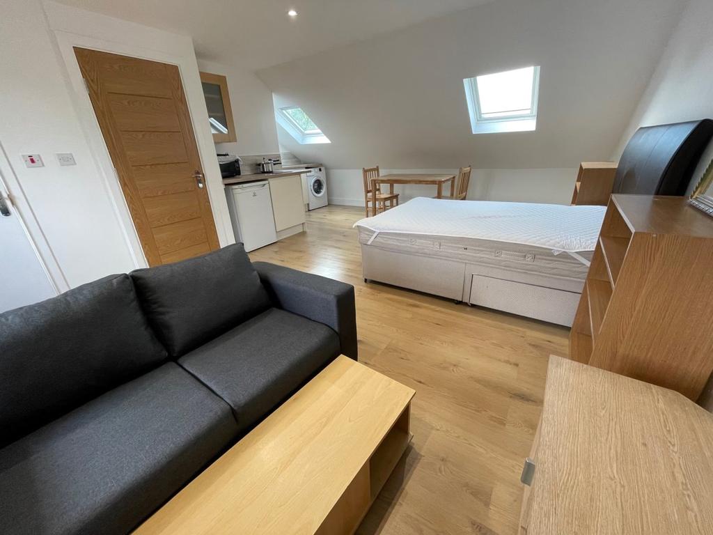 Tottenhall Road, Palmers Green Studio £875 pcm (£202 pw)
