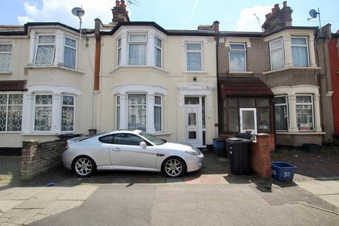 32 Henley Road, Ilford, IG1 2TT