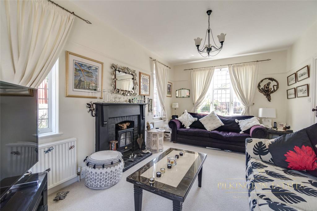 The Grove, Stoke, Plymouth, PL3 3 bed detached house £375,000