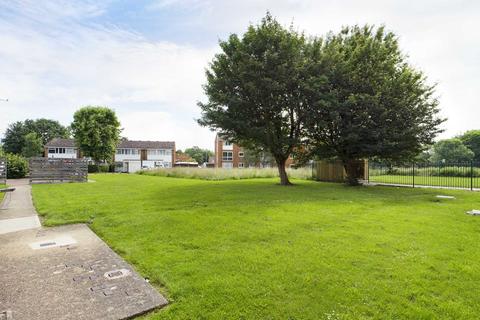 53 Burns Drive, Hemel Hempstead, HP2 7NP