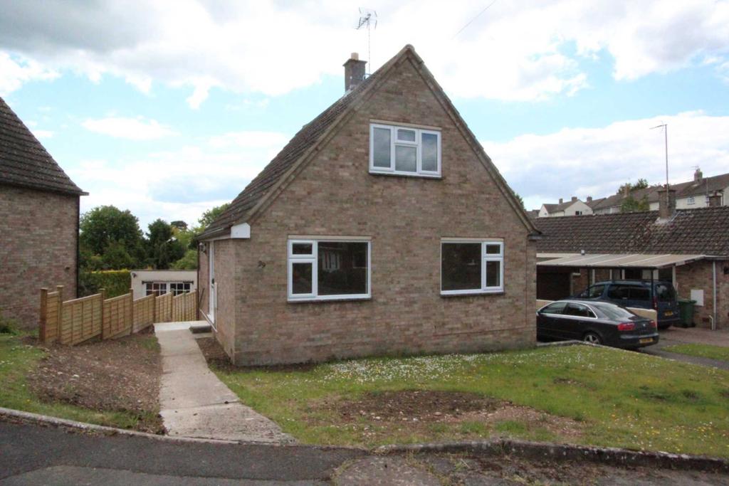Tylers Way, Chalford Hill 3 bed detached house £995 pcm (£230 pw)