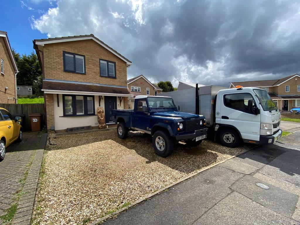 Wilford Avenue, Wakes Meadow, Northampton NN3 9UQ 3 bed detached house