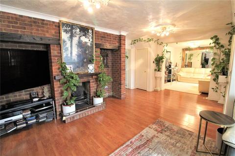 6 bedroom semi-detached house for sale - Botwell Lane, Hayes, Greater London, UB3