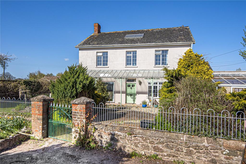 Halberton Road, Willand, Cullompton, Devon, EX15 3 bed detached house