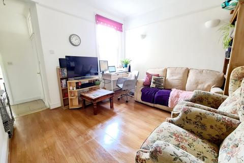 4 bedroom semi-detached house to rent, Graham Road, Turnpike Lane