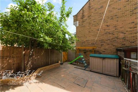 4 bedroom terraced house to rent - Severnake Close, E14