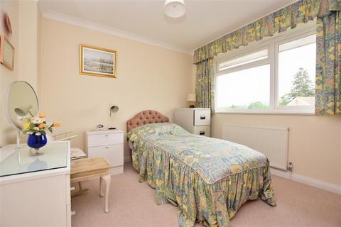 3 Burnham Drive, Reigate, RH2 9HD