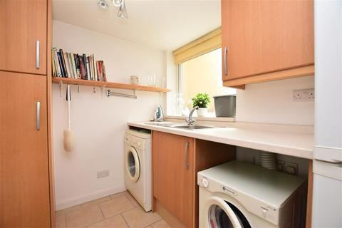 3 Burnham Drive, Reigate, RH2 9HD