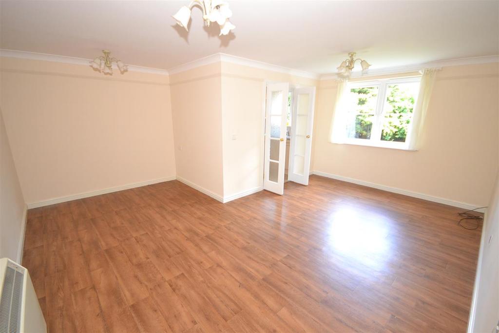 Lounge / dining area