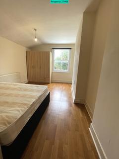 4 bedroom terraced house to rent, Gellatly Road, London, SE14