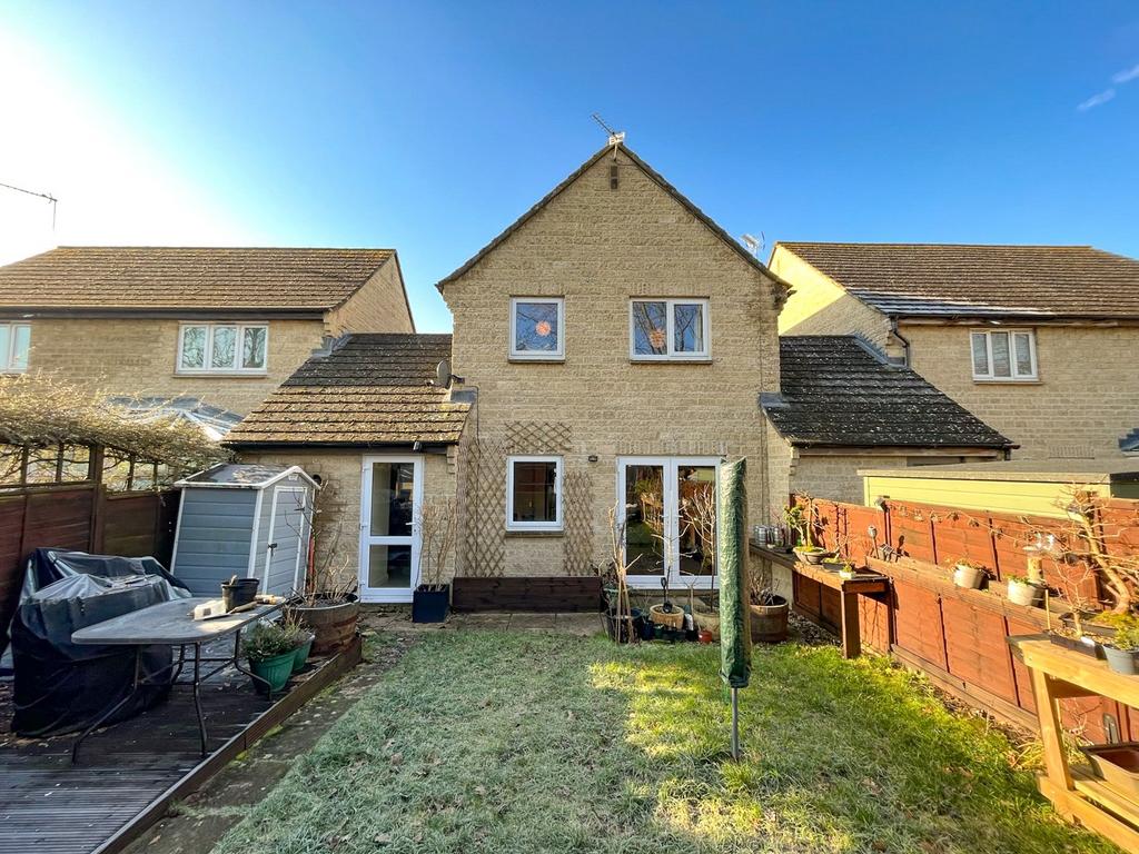 Cogges Hill Road, Witney... 3 bed link detached house £350,000
