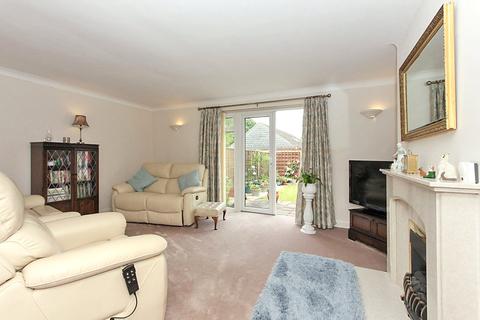 31 Ashtead Drive, Bapchild, Sittingbourne, ME9 9NF