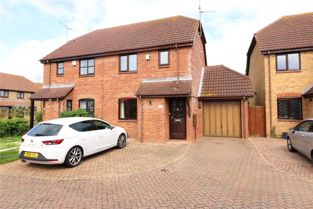 Shillingstone, Shoeburyness, Essex, SS3 3 bed semidetached house £
