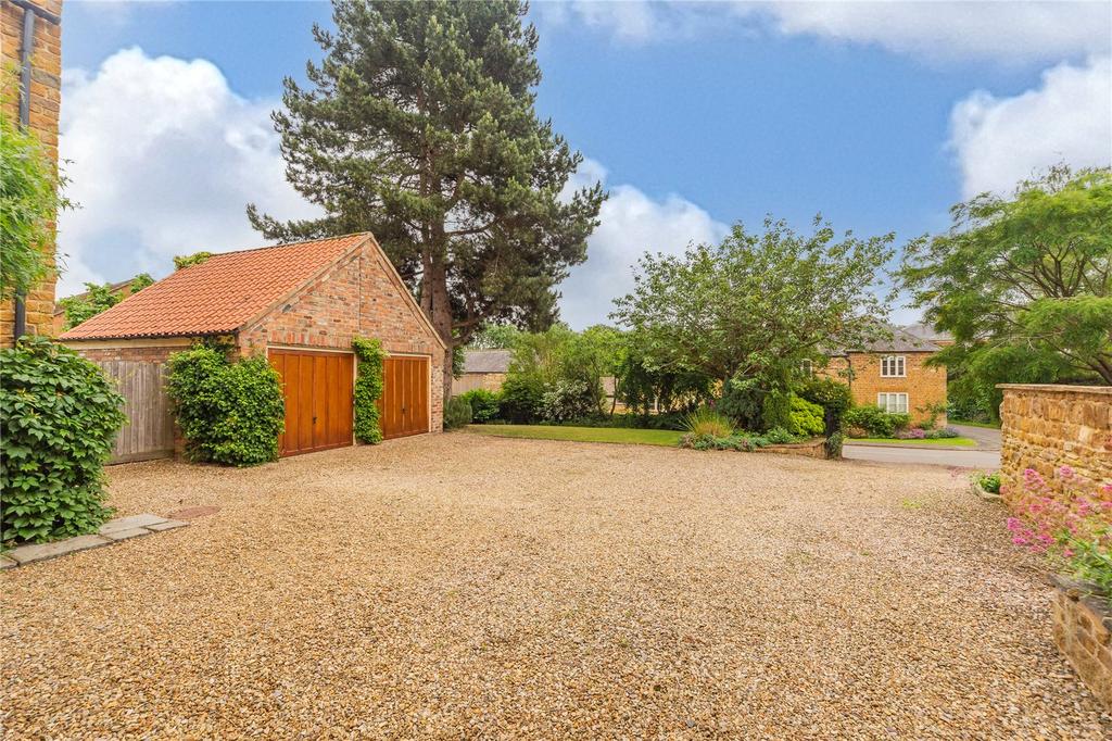 Driveway/Garage