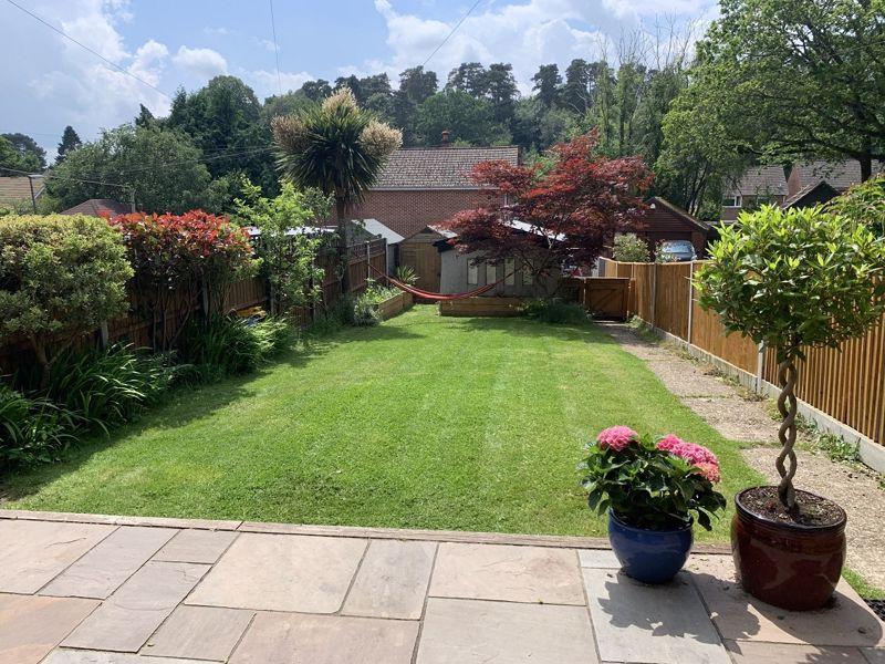 Underwood Road, Haslemere 3 bed semidetached house £590,000