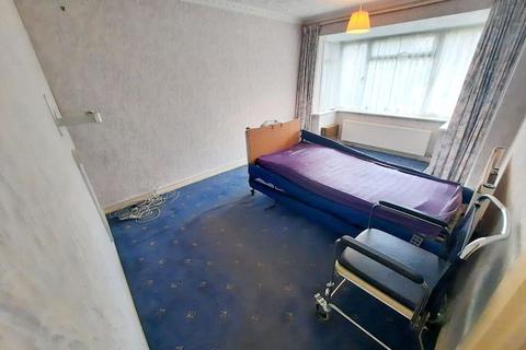 17 Mill Way, Feltham, TW14 0JX