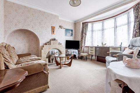 135 Vale Road, Worcester Park, KT4 7ED