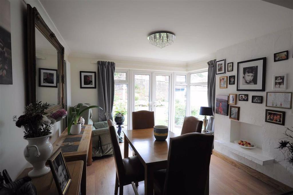 Frobisher Drive, Swynnerton 2 bed detached bungalow £240,000