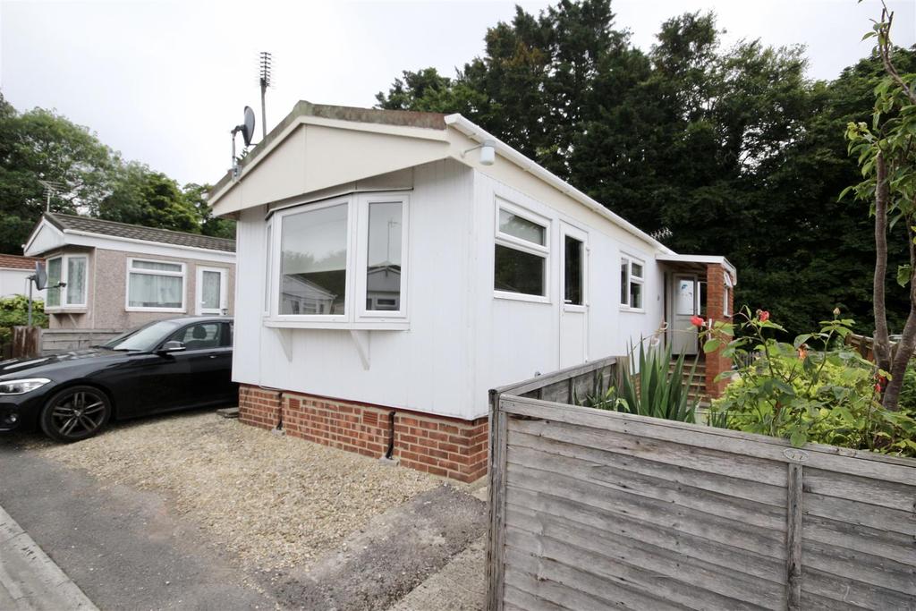 Kingsdown Caravan Park, Swindon 1 bed mobile home for sale £60,000