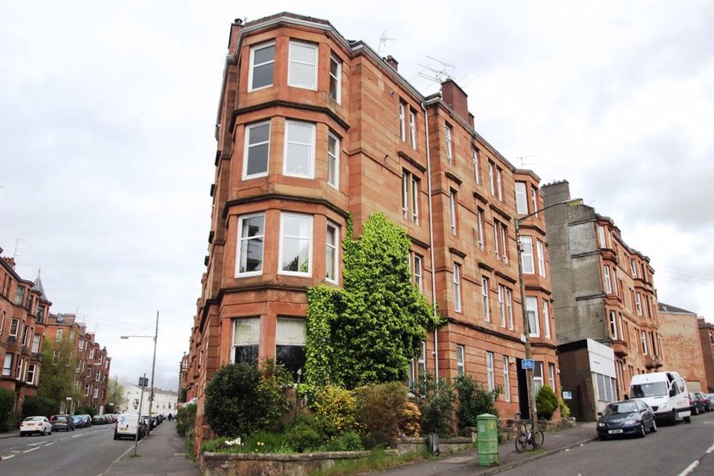 SHAKESPEARE STREET, GLASGOW, G20 8LF 2 bed flat £800 pcm (£185 pw)