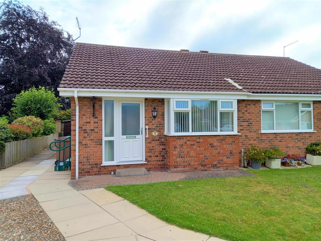 Wold View, South Cave, Brough 2 bed bungalow £695 pcm (£160 pw)